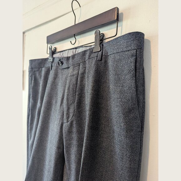 TAGLIATORE - 2-piece wool blend suit - Sz 52/9 - Picture 10 of 15